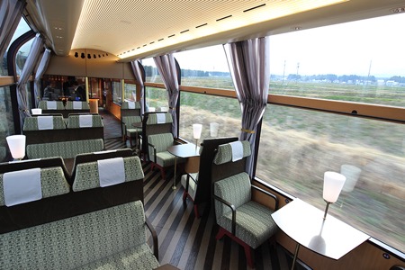 日本創(chuàng)意觀光列車（echigo TOKImeki resort setsugekka）