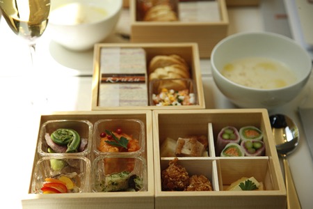 日本創(chuàng)意觀光列車（echigo TOKImeki resort setsugekka）