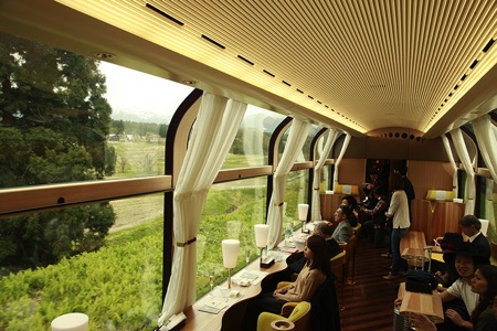 日本創(chuàng)意觀光列車（echigo TOKImeki resort setsugekka）