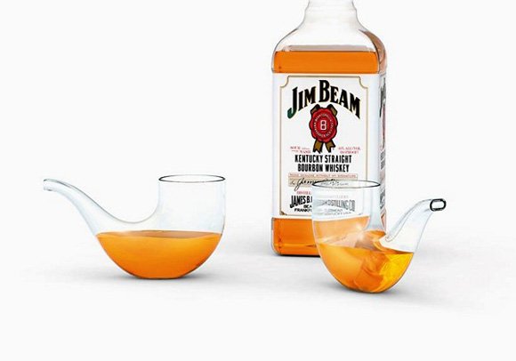 煙斗造型的玻璃酒杯