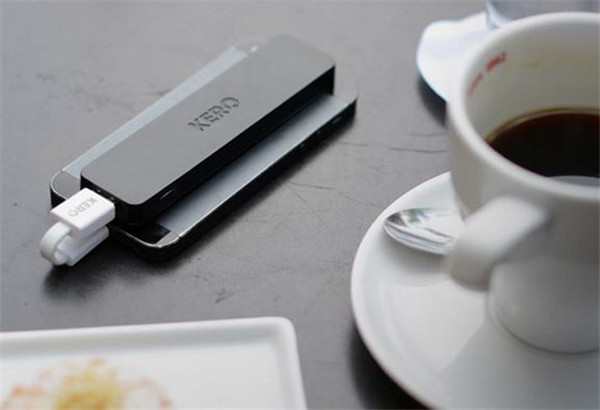 迷你可吸附移動電源