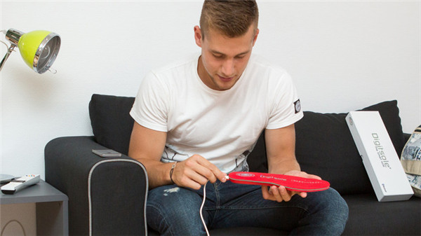 冬季必備：能調(diào)節(jié)腳底溫度的智能鞋墊 圖四