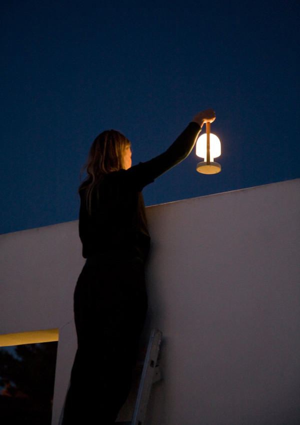 便攜式充電手提臺燈 圖四 便攜式充電手提臺燈 圖四