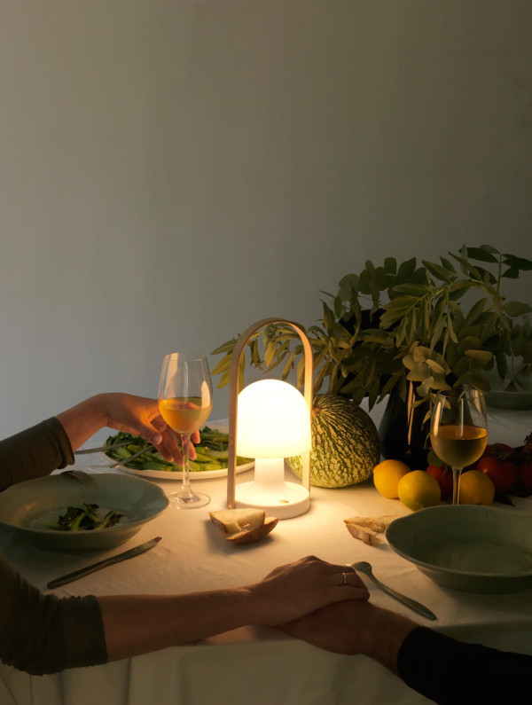 便攜式充電手提臺燈 圖五 便攜式充電手提臺燈 圖五