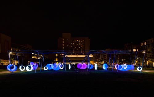 創(chuàng)意環(huán)形LED發(fā)光秋千 圖二