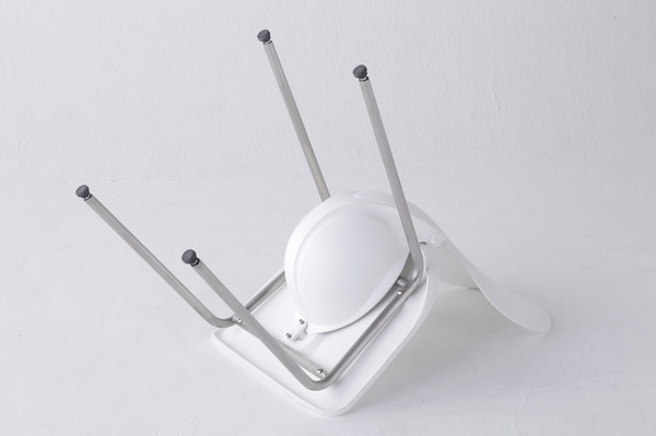 一秒鐘變成頭盔的創(chuàng)意椅子(Mamoris)圖二 一秒鐘變成頭盔的創(chuàng)意椅子(Mamoris)圖二