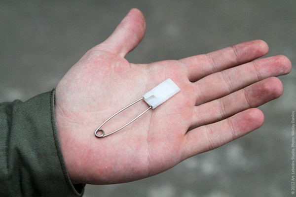 別致的別針U盤 你值得擁有 圖二