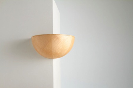 torafu architects設計的墻角專用小桌子 圖五 torafu architects設計的墻角專用小桌子 圖五