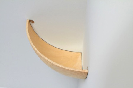 torafu architects設計的墻角專用小桌子 圖四