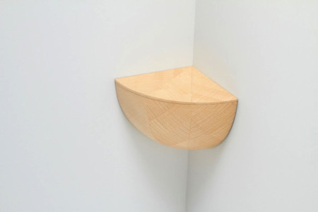 torafu architects設計的墻角專用小桌子 圖六