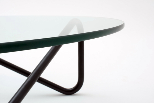 極簡(jiǎn)咖啡桌(Tricom)圖三 極簡(jiǎn)咖啡桌(Tricom)圖三