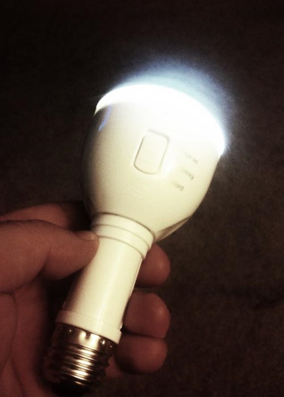 能當(dāng)作手電筒使用的燈泡（Ascella） 圖二