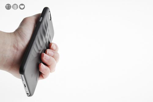 開了iPhone6立體肋骨手機殼