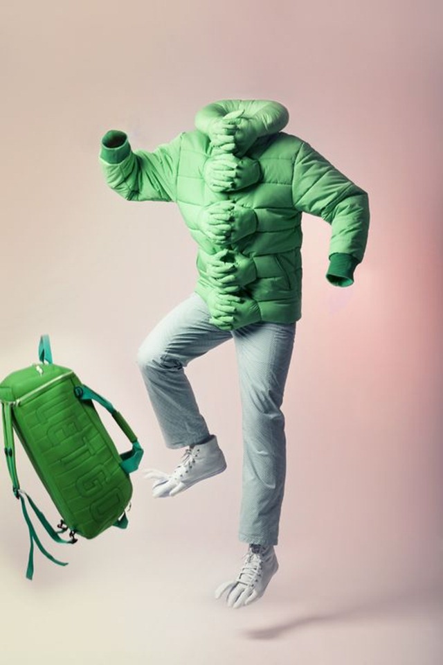 Si Chan設(shè)計(jì)趣味環(huán)抱羽絨服 Si Chan設(shè)計(jì)趣味環(huán)抱羽絨服