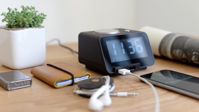 【時光電棧】一個可以給手機(jī)充電的床頭鬧鐘
