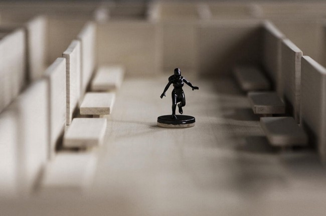 別具一格的迷宮桌子(Labyrinth Table)