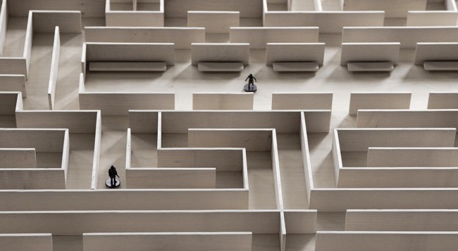 別具一格的迷宮桌子(Labyrinth Table)