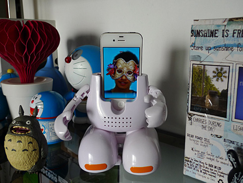 iPhone會跳舞的手機(jī)座（Dancing Face Stand）