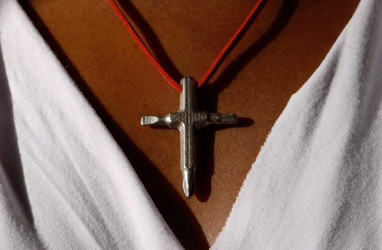 帶螺絲刀的十字吊墜