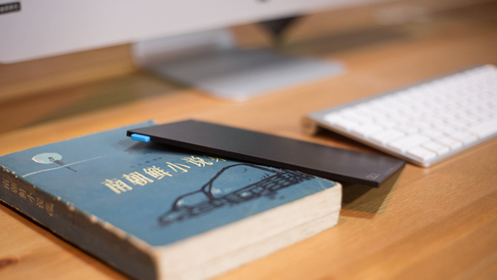 薄到極致的的移動電源