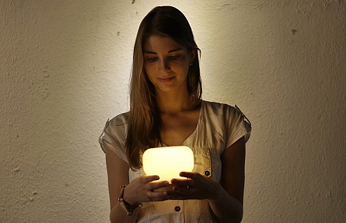 能為iPhone手機充電的創(chuàng)意臺燈(Mushroom lamp) 圖四 能為iPhone手機充電的創(chuàng)意臺燈(Mushroom lamp) 圖四