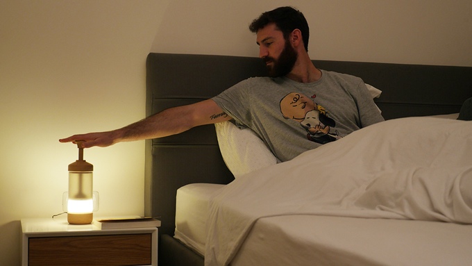 英國活塞控制燈光亮度的創(chuàng)意臺燈（DiMO Lamp）